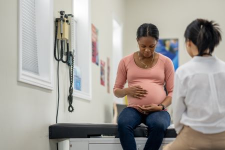 Pregnant woman talks to doctor